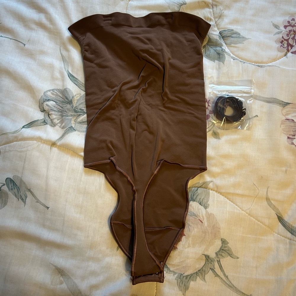 SKIMS Jasper Shapewear Bodysuit - Picture 5 of 7